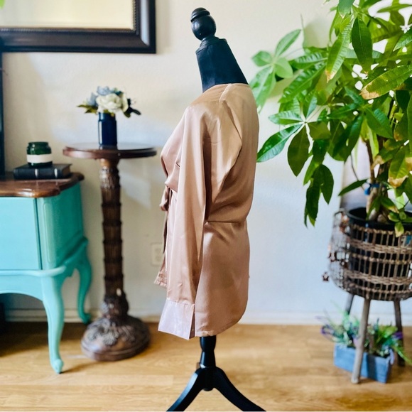 Boohoo Satin Effect Open Front Plunging Deep V Tie Front Blouse Size 8 - Picture 4 of 6